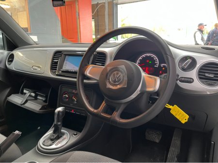 2015 Volkswagen Beetle - thumbnail 9