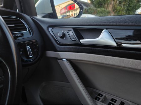 2019 Volkswagen Golf FULL CREAM LEATHER SEATS  ELECTRIC HEATED SEATS SAT NAV PACK - VIRTUAL CLOCKS -REVERSE CAMERA - NAVIGATION - CARPLAY - ANDROID AUTO- BLIND SPOT REAR TRAFFIC ASSIST - DISCOVER PRO €21,950 thumbnail