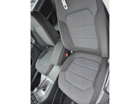 2011 Volkswagen Passat - thumbnail 21