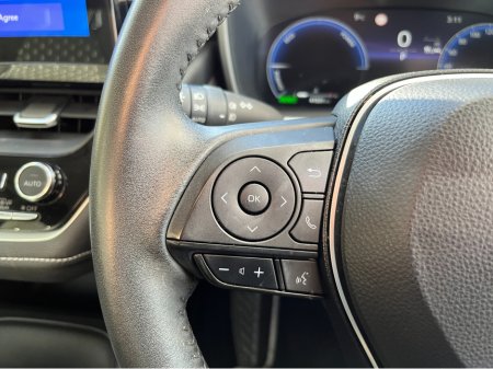 2024 Toyota Corolla SALOON LUNA HYBIRD AUTOMATIC 1.8 PETROL //REVERSE CAMERA// €27,950 thumbnail