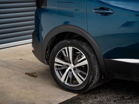 2023 Peugeot 5008 FL Allure 1.5 Blue HDI 130 AUT €34,750 thumbnail