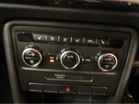 2013 Volkswagen Beetle - thumbnail 7