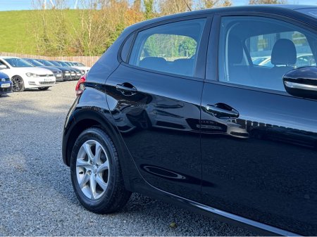 2019 Peugeot 208 1.2 PureTech 68bhp Active €9,499 thumbnail