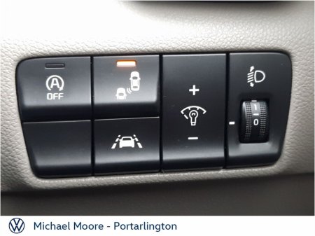 2015 Toyota Yaris - thumbnail 24