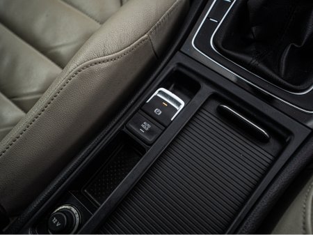 2017 Volkswagen Golf 2017 VW Golf 1.2tsi HIGHLINE/High spec/1yr warrant €16,888 thumbnail