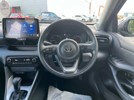 2025 Toyota Yaris Yaris Hybrid 115 Luna €27,450 thumbnail