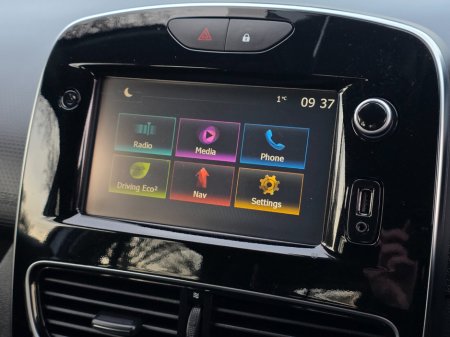 2017 Renault Clio 1.2 16V 75 DYNAMIQUE NAV €9,995 thumbnail