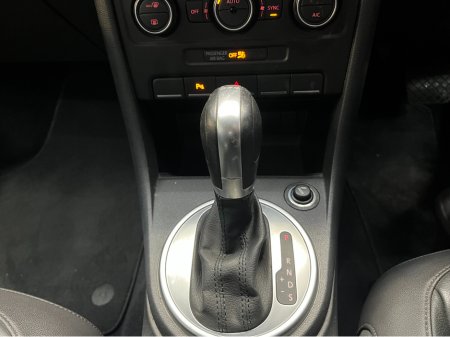 2015 Volkswagen Beetle €11950! 2015 VOLKSWAGEN BEETLE DESIGN LEATHER PACKAGE 1.2 AUTOMATIC / HEATED SEATS / PADDLE SHIFTERS €11,950 thumbnail