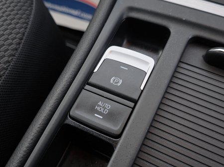 2016 Volkswagen Golf 1.2 TSI DSG 5DR 110HP Comfortline €13,990 thumbnail