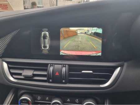 2025 Alfa Romeo Giulia V6 BI-TURBO QUADRIFOGLIO thumbnail