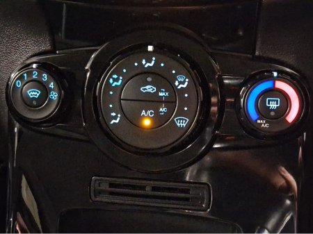 2015 Ford Fiesta 1.25 ZETEC €8,995 thumbnail