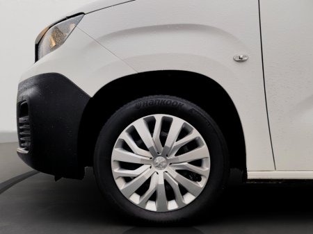 2020 Peugeot Partner  €10,995 thumbnail