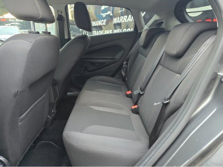 2016 Ford Fiesta - thumbnail 18