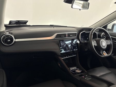 2025 MG ZS LR EXCLUSIVE-72.6KWH**DIGITAL DASH**MULTIFUNCTIONAL STEERING WHEEL**BLACK LEATHER INTERIOR**360 CAMERA**APPLE CARPLAY ANDROID AUTO**KEYLESS START**AIR CONDITIONING**FINANCE AVAILABLE** €31,495 thumbnail