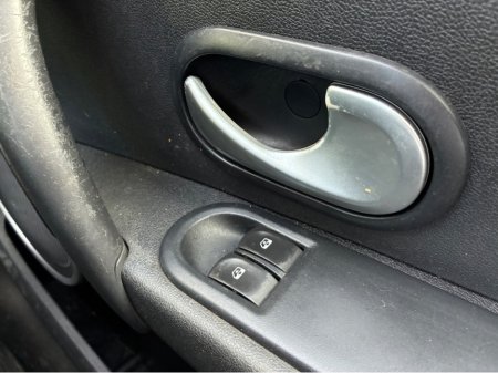 2010 Renault Clio 1.2 petrol 5 door €2,950 thumbnail