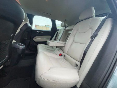2018 Volvo XC60 - thumbnail 9