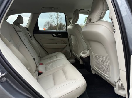 2021 Volvo XC60 2.0D MOMENTUM 5DR AUTO €38,950 thumbnail