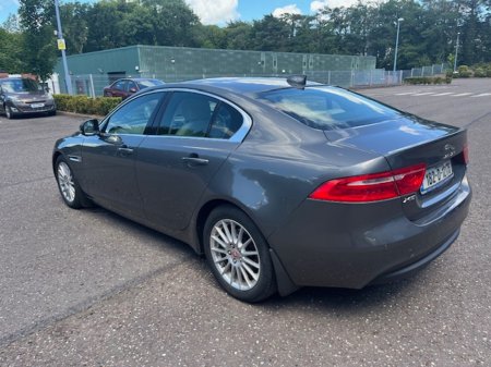 2018 Jaguar XE - thumbnail 5