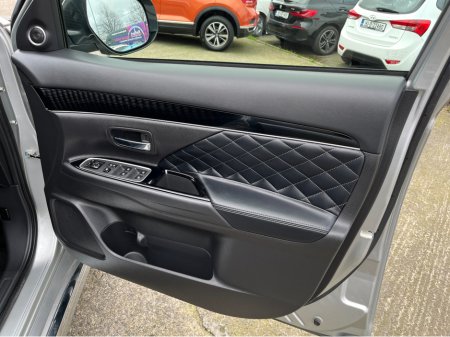 2020 Mitsubishi Outlander - thumbnail 14