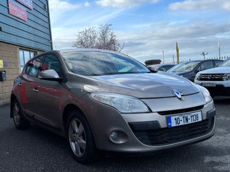 2010 Renault Megane - view 3