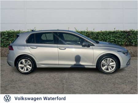 2024 Volkswagen Golf 2.0 TDI 115HP Life €28,975 thumbnail