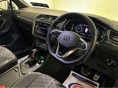 2023 Volkswagen Tiguan R-LINE 1.4 TSI PHEV S- DSG €38,950 thumbnail