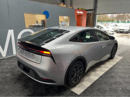 2025 Toyota Prius - thumbnail 2