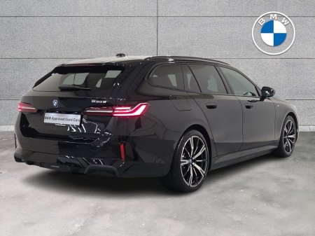 2025 BMW 5 Series 530 E M Sport Auto 530 e M Sport 530 e eDrive 22.1 kWh PHEV 299 184BHP /135 kw Auto Start/Stop thumbnail