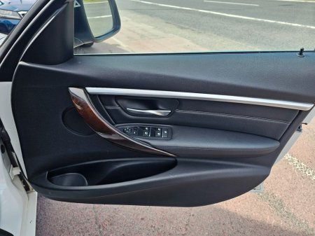 2016 BMW 3 Series - thumbnail 16