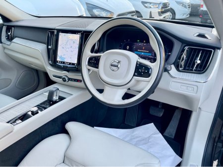 2023 Volvo XC60 - thumbnail 8