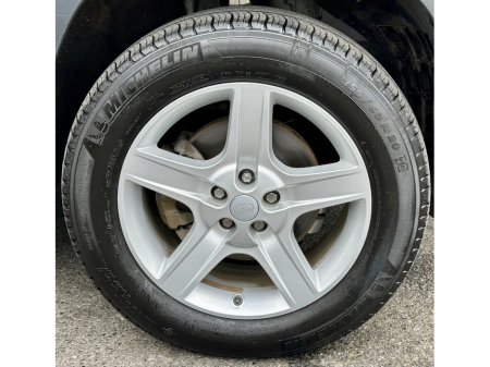 2023 Land Rover Defender - thumbnail 15