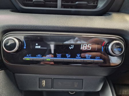 2022 Toyota Yaris Hybrid Luna Automatic €18,950 thumbnail