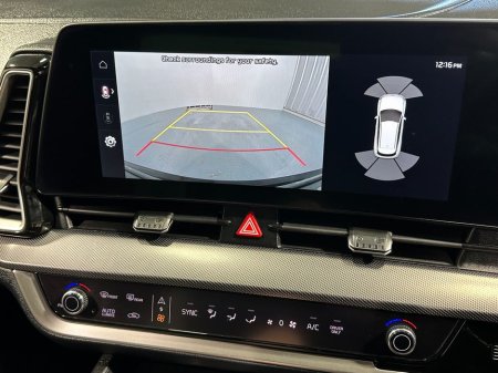 2025 Kia Sportage Plug-in Hybrid 4x4 €44,800 thumbnail