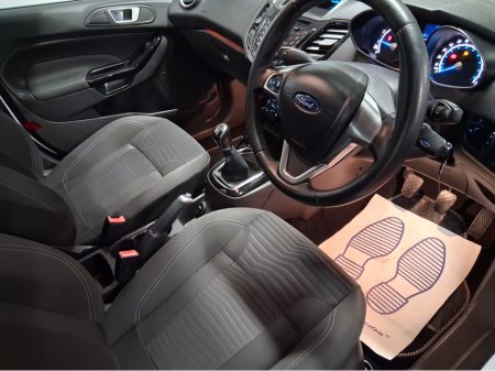 2015 Ford Fiesta 1.25 ZETEC €8,995 thumbnail