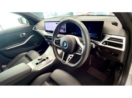 2025 BMW 3 Series - thumbnail 10