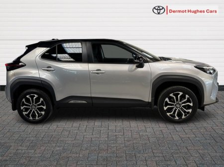 2023 Toyota Yaris Cross LUNA SPORT HYBRID AUTO €28,950 thumbnail