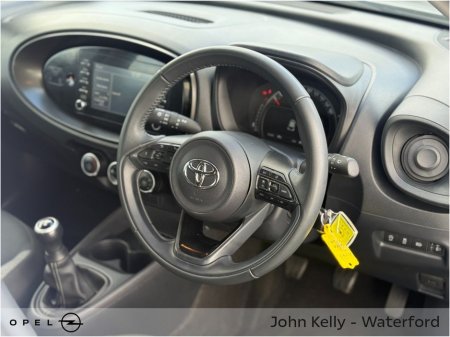 2023 Toyota Aygo X 1.0 Pulse €13,995 thumbnail