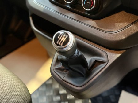 2023 Renault Trafic LL30 BUSINESS PLUS DC // LOW MILEAGE // VAT INVOICE // €20,950 thumbnail