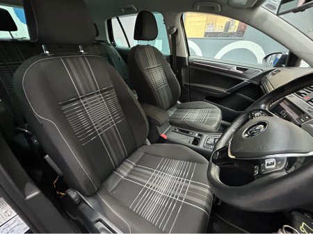 2015 Volkswagen Golf - view 2