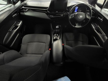 2016 Toyota C-HR - thumbnail 4