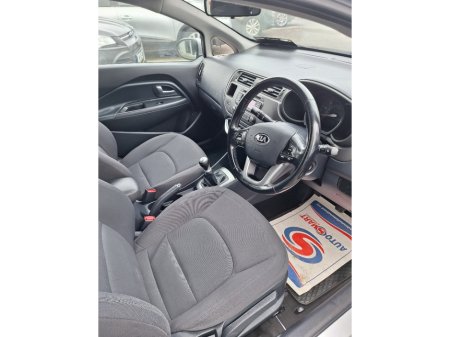 2014 Kia Rio - thumbnail 8