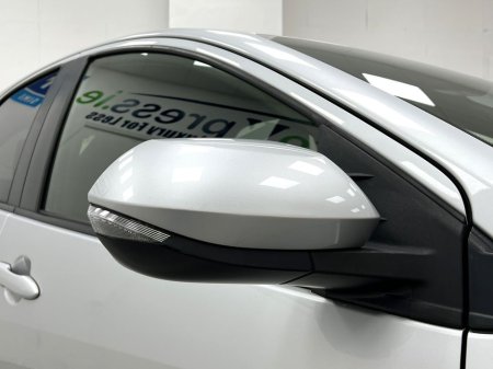 2021 Toyota Yaris - thumbnail 17