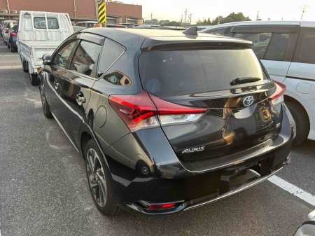 2016 Toyota Auris G PACKAGE - BLACK & WHITE LEATHER UPHOLSTERY - FACTORY ALLOYS - TOYOTA SAFETY SENSE - REVERSE CAMERA €13,950 thumbnail