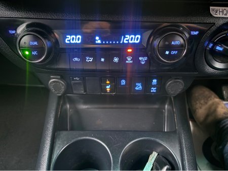 2023 Toyota Hilux - thumbnail 17