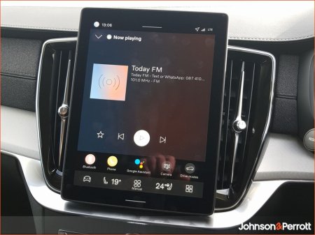 2025 Volvo XC90 T8 455bhp AWD PHEV Core €79,900 thumbnail