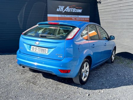 2010 Ford Focus - thumbnail 6