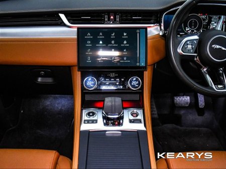 2023 Jaguar F-Pace AWD PHEV R-DYNAM €51,888 thumbnail