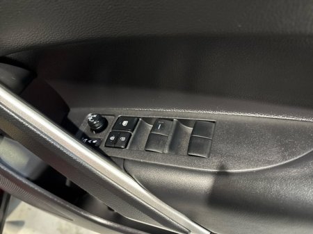 2024 Toyota Corolla Cross LUNA 1.8 HYBRID AUTO €33,750 thumbnail