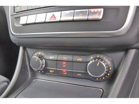 2017 Mercedes-Benz GLA Class GLA 180 *HALF LEATHER*REVERSE CAM*PARK SENSORS* thumbnail