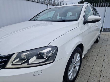 2011 Volkswagen Passat - thumbnail 5